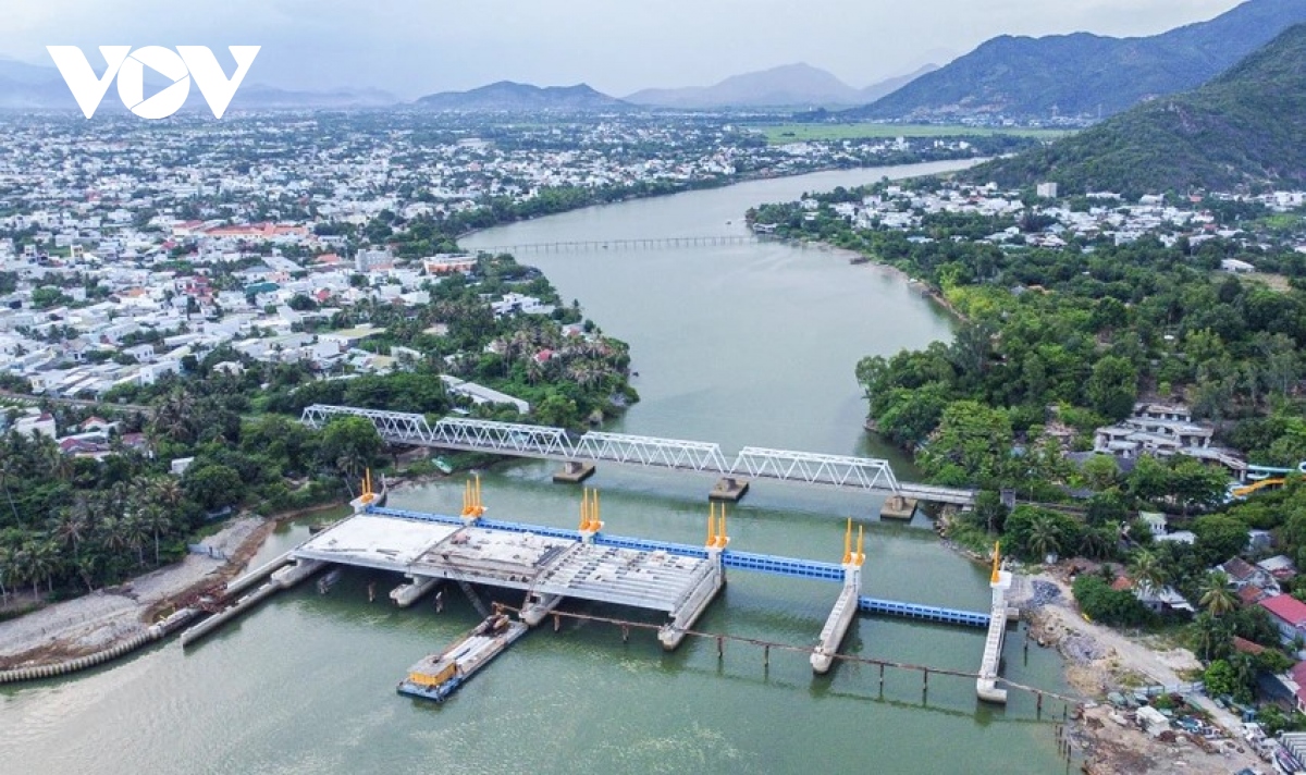 Khánh Hòa ban hành 63 thủ tục hành chính mới, giải quyết thủ tục đất đai cho người dân